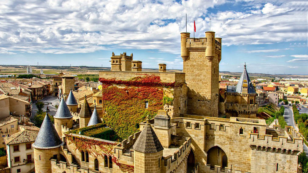 Un vista del castillo de Olite, en Navarra. ARCHIVO.