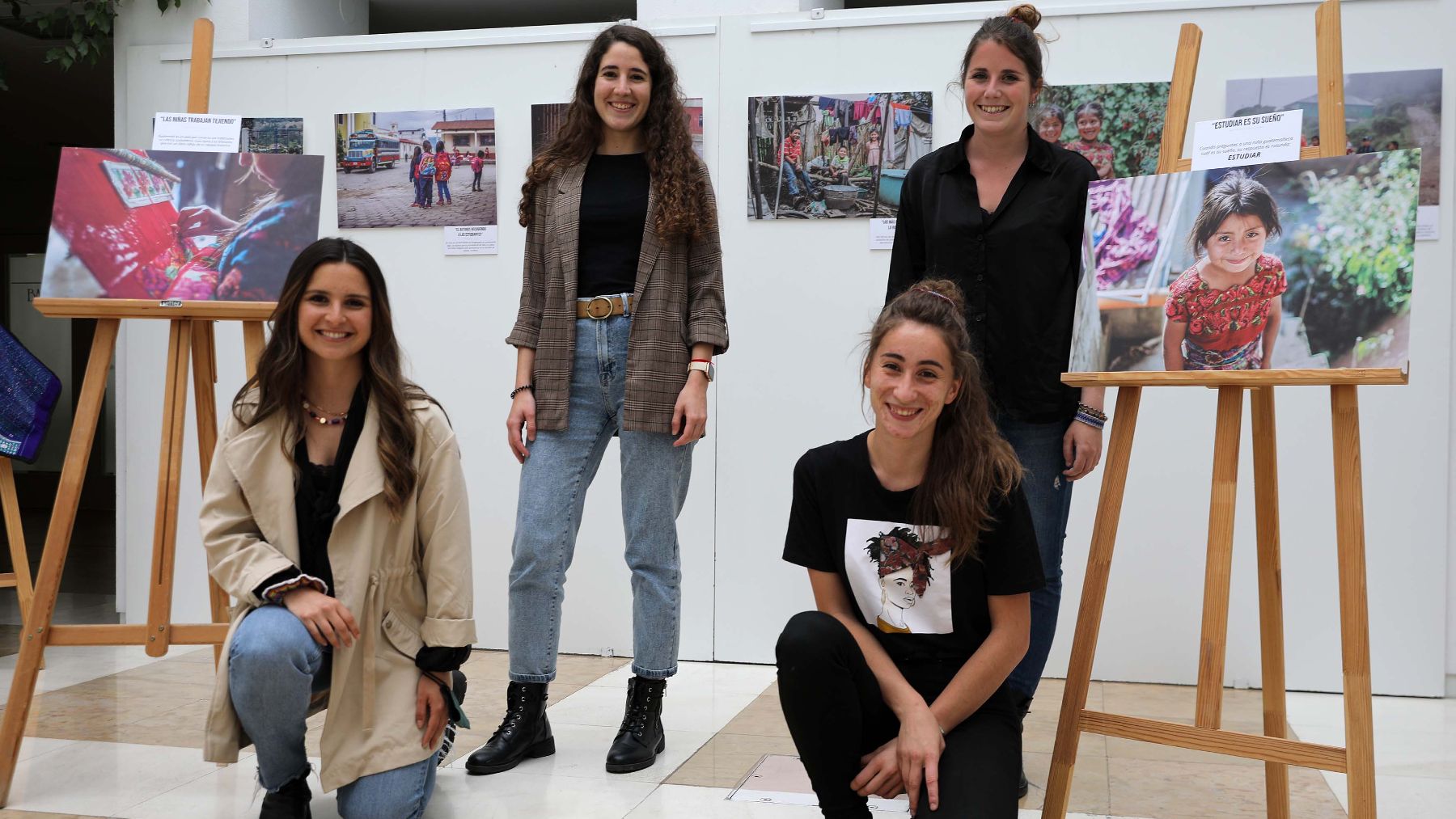 Las cuatro jóvenes fundadoras de My Achik. De izquierda a derecha, abajo: Miriam Irigoyen y Estela Guembe; y arriba, Beatriz Díaz y Naiara Urra. CEDIDA